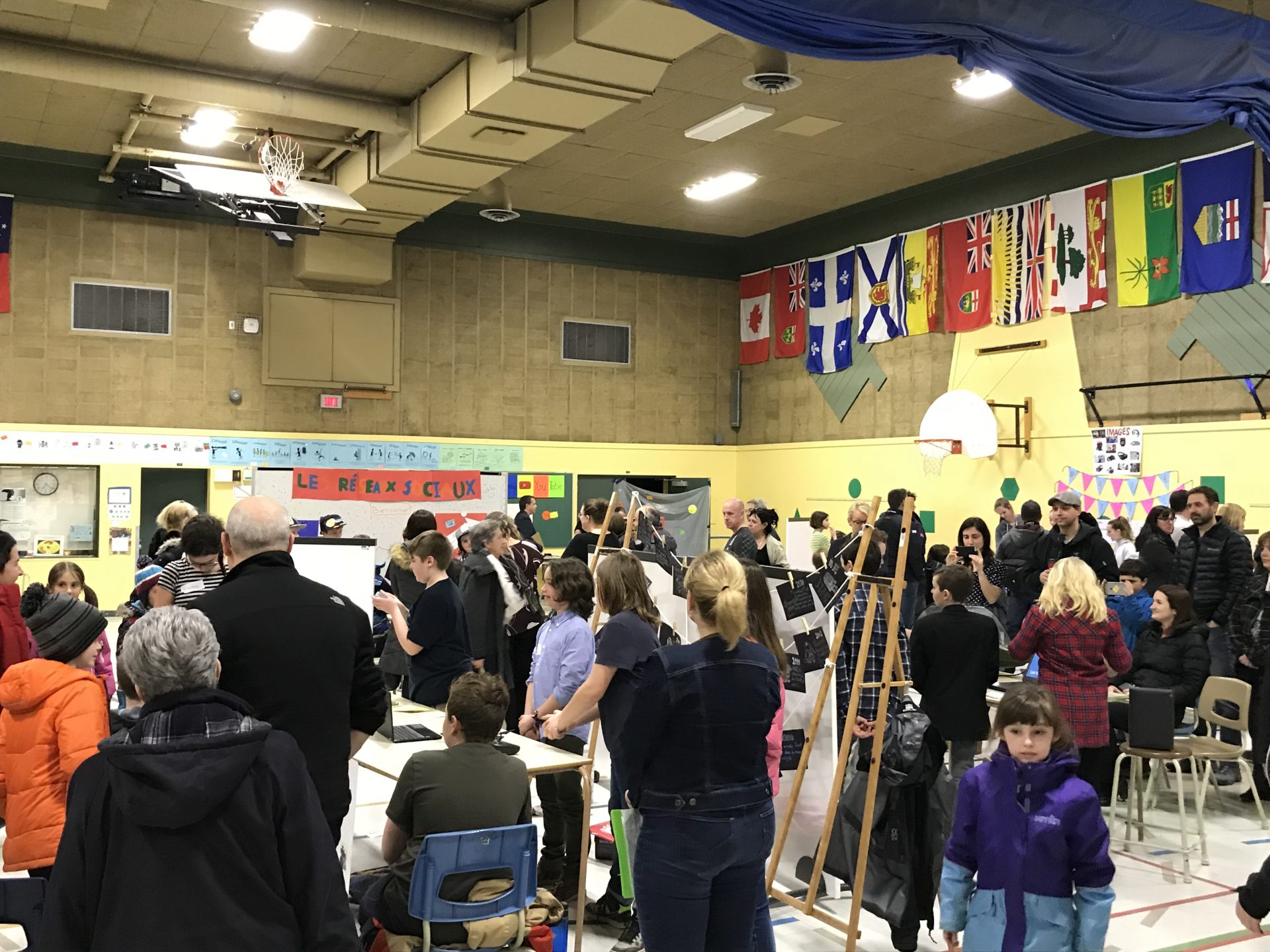 Exposition 6e année École primaire Terre des jeunes